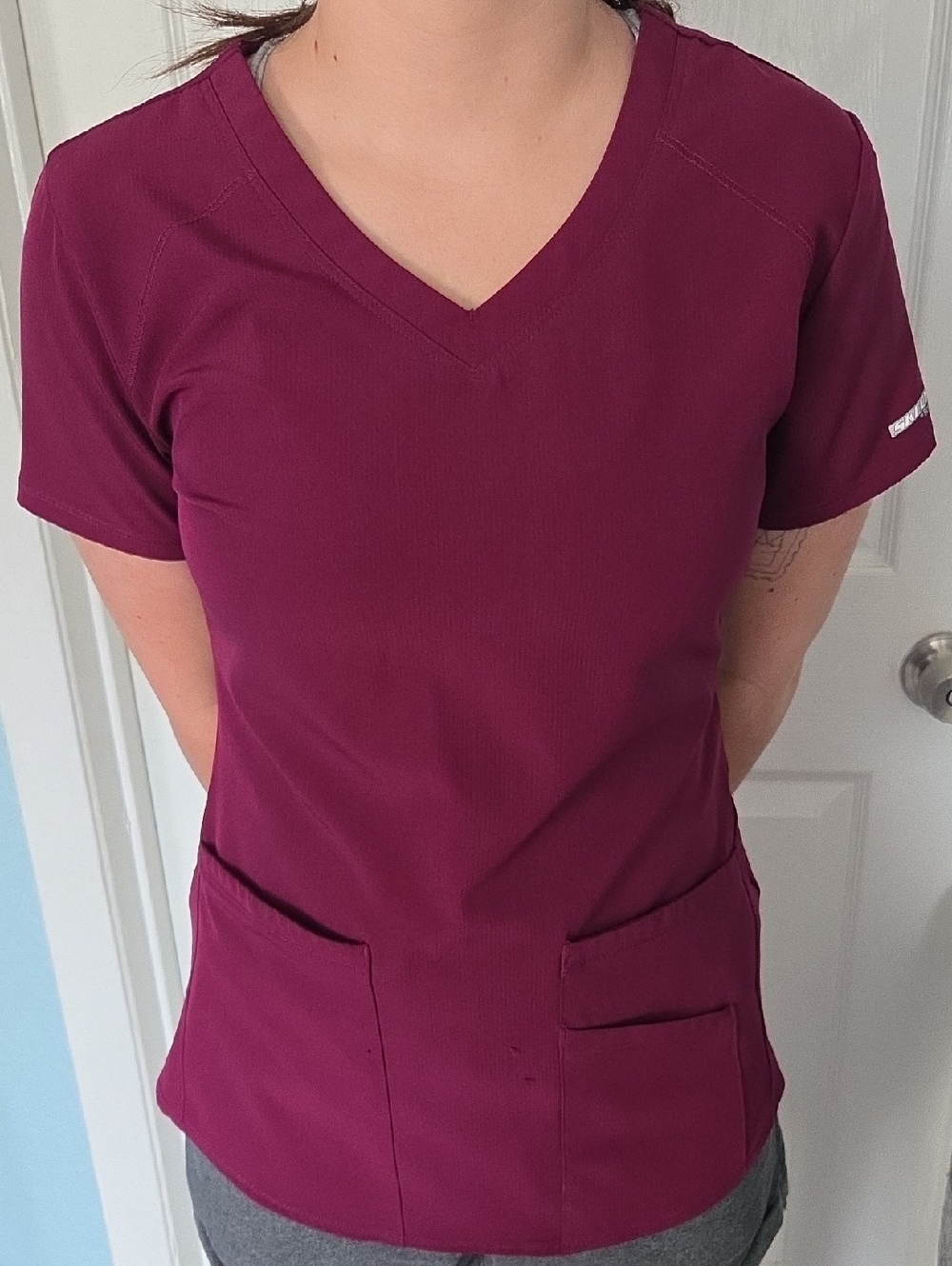 Skechers By Barco Breeze 3-Pocket Curved V-Neck Top